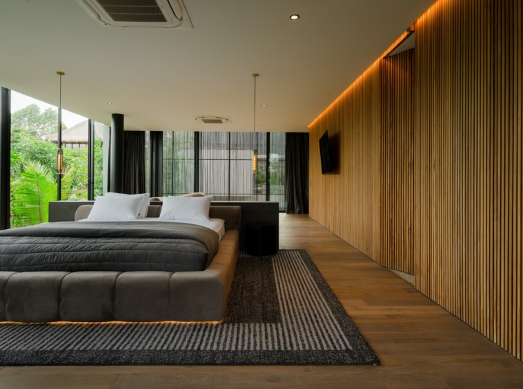 Matser ensuite bedroom
