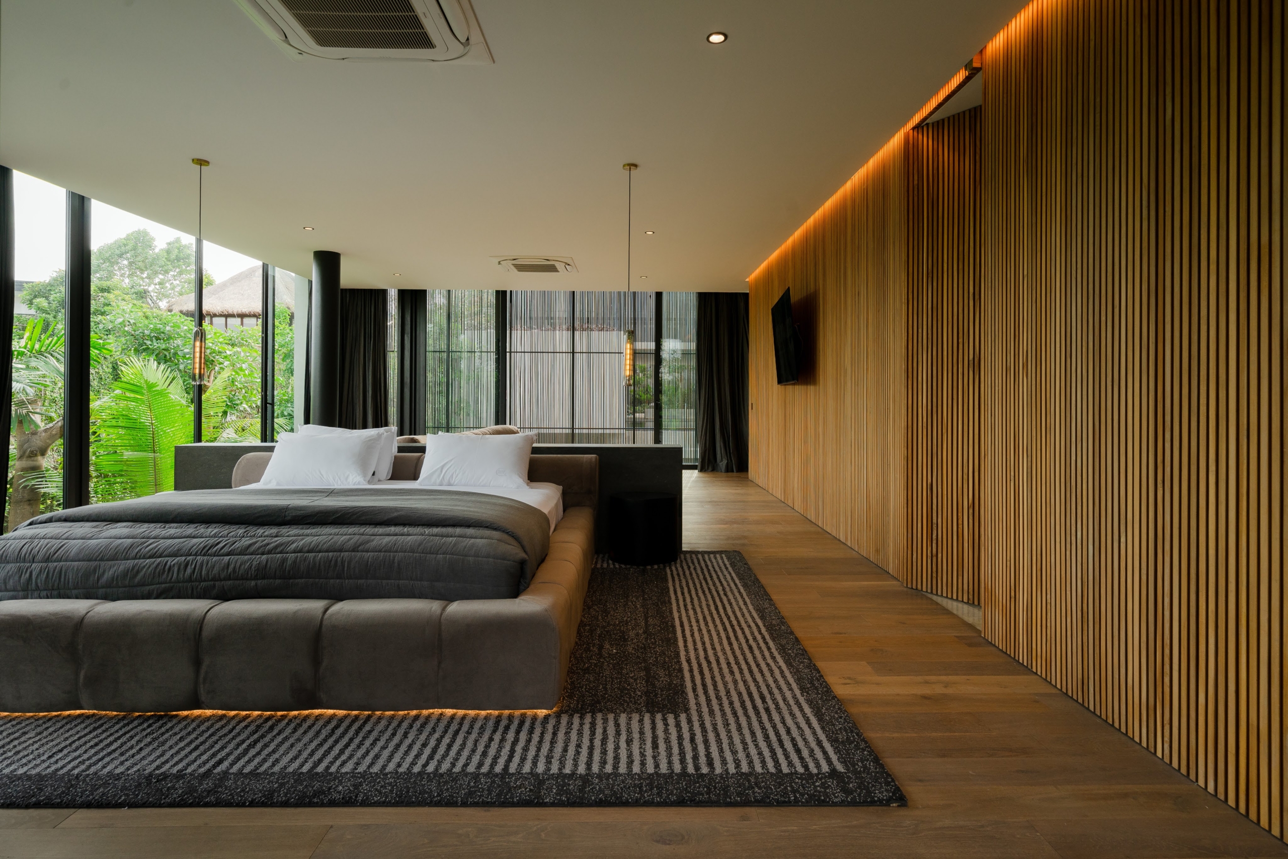 Matser ensuite bedroom