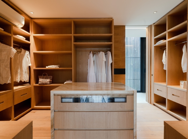 wardrobe with marbe table in the middle