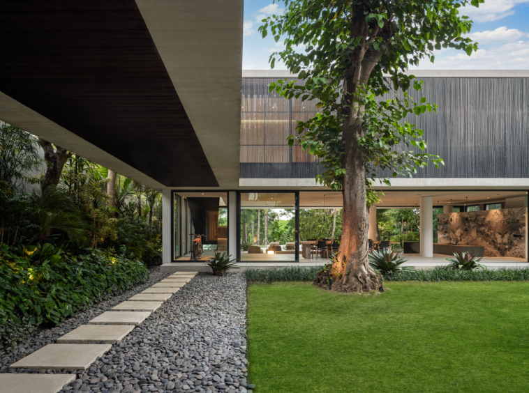 splendid villa with a bridge between the two living spaces