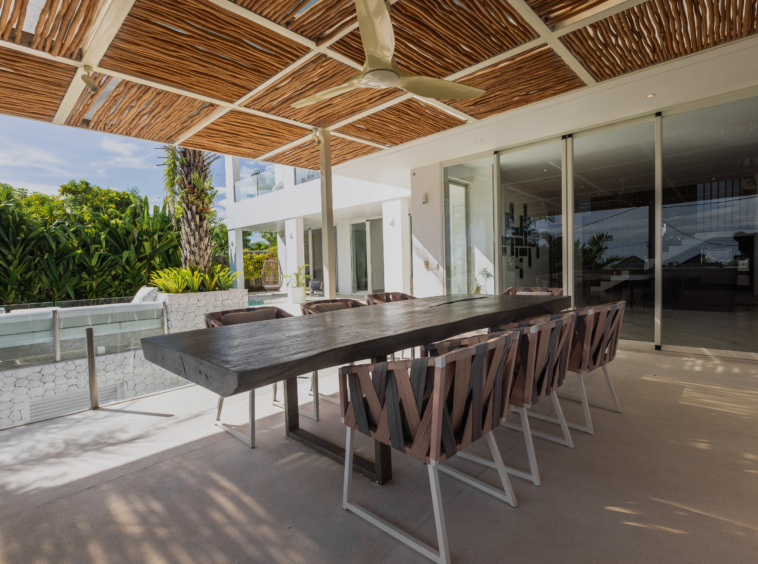 outdoor dining table