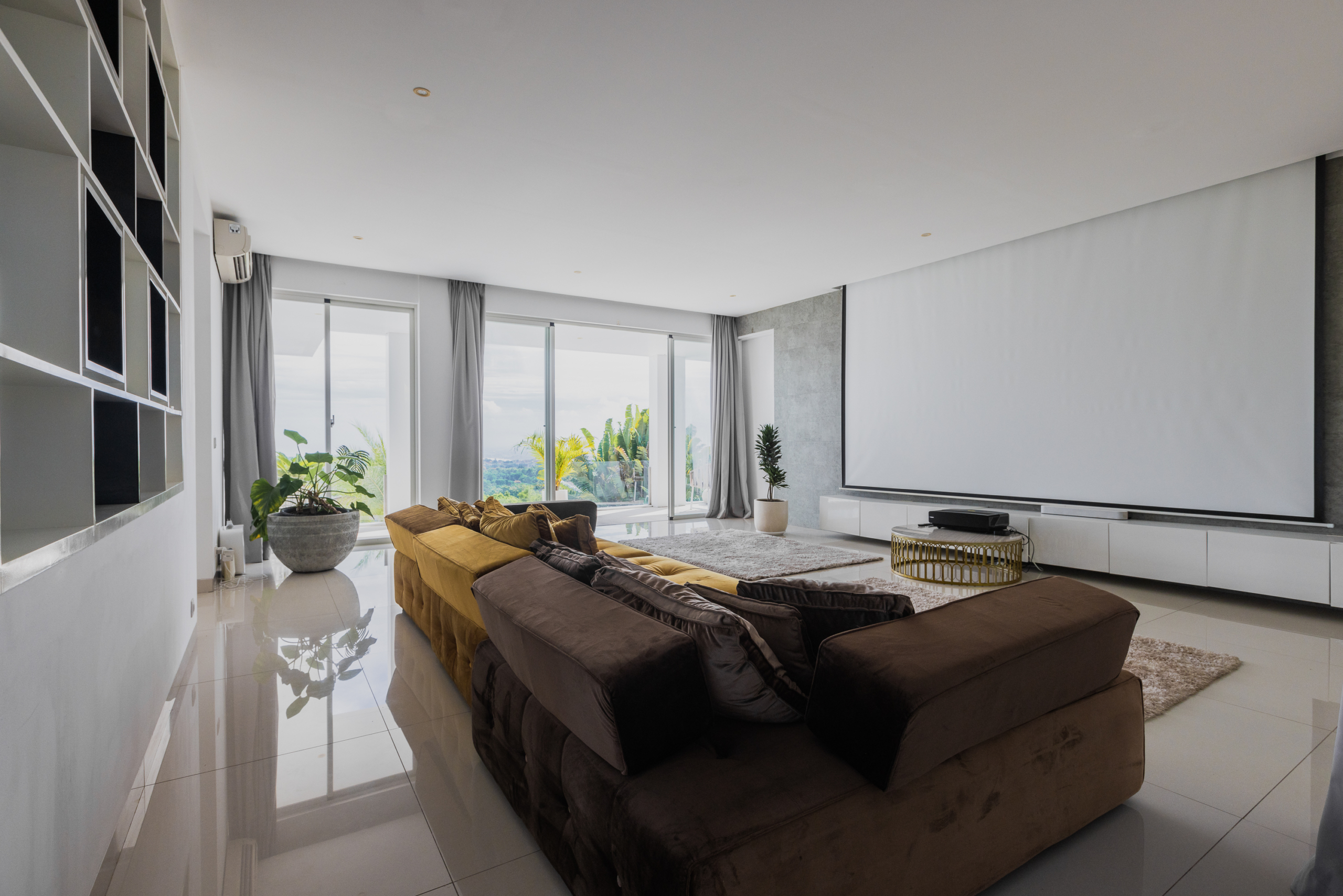 sedonc living room with ocean view
