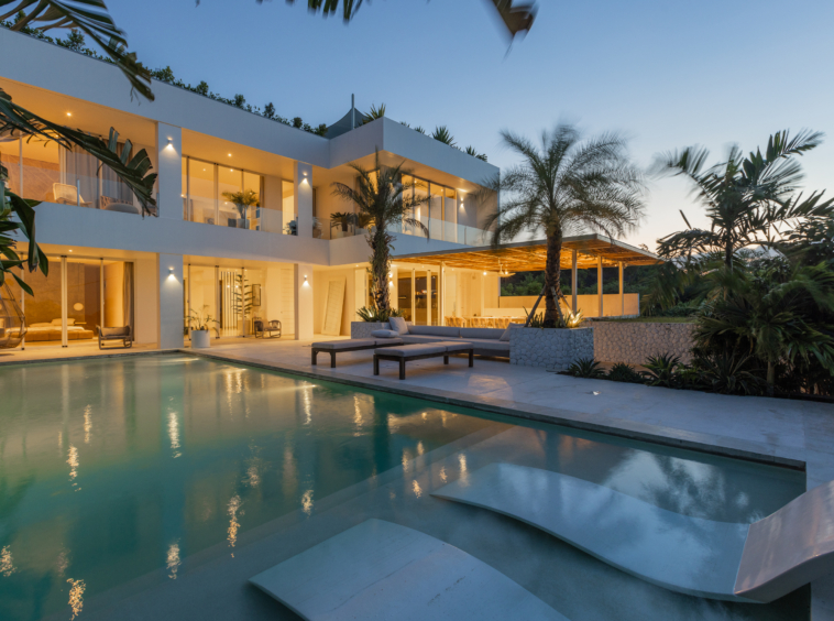 the villa by night
