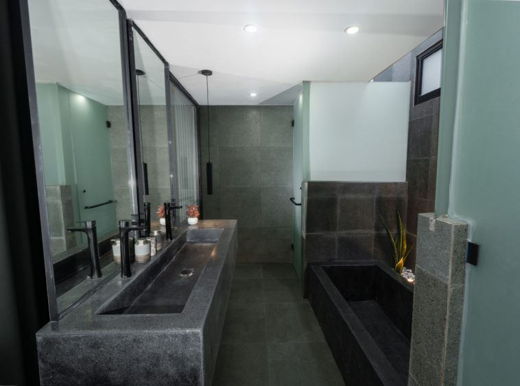 amazing bathroom with bathtube