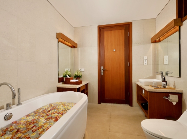another bathroom, very welcoming