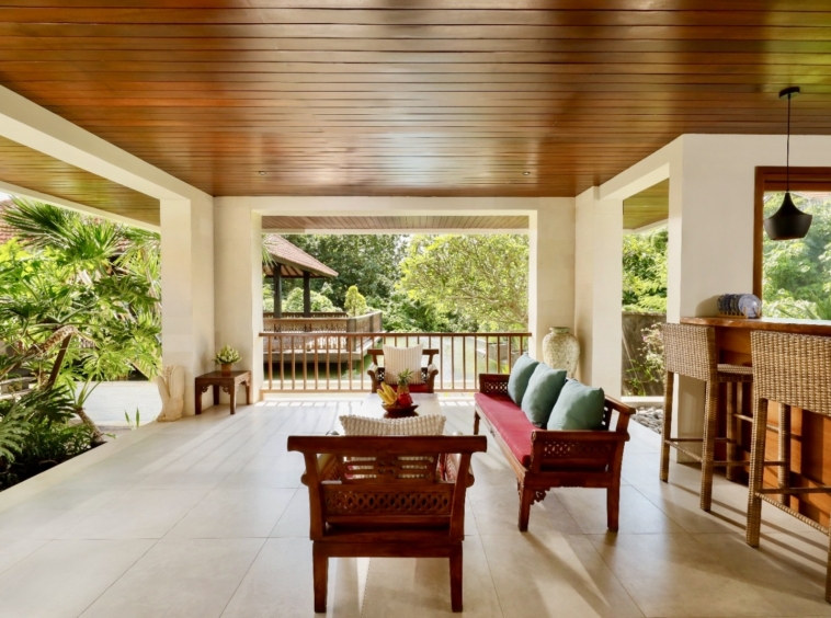 gorgeous terrasse. the villa is for sale fully furnished