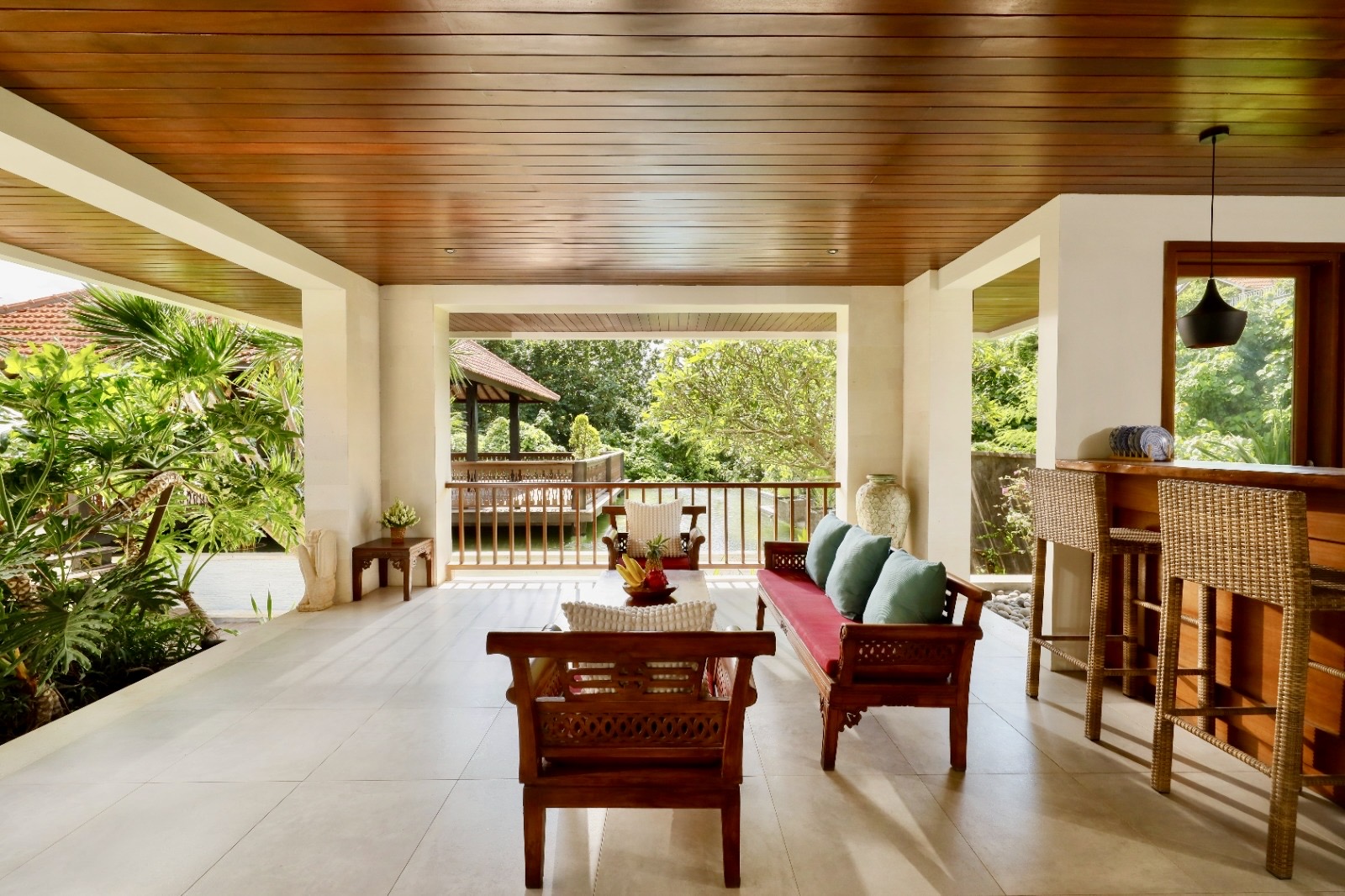 gorgeous terrasse. the villa is for sale fully furnished