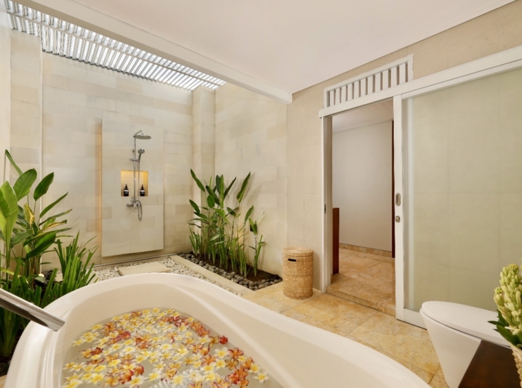 This bathroom is very spacious with shower and bathtube.