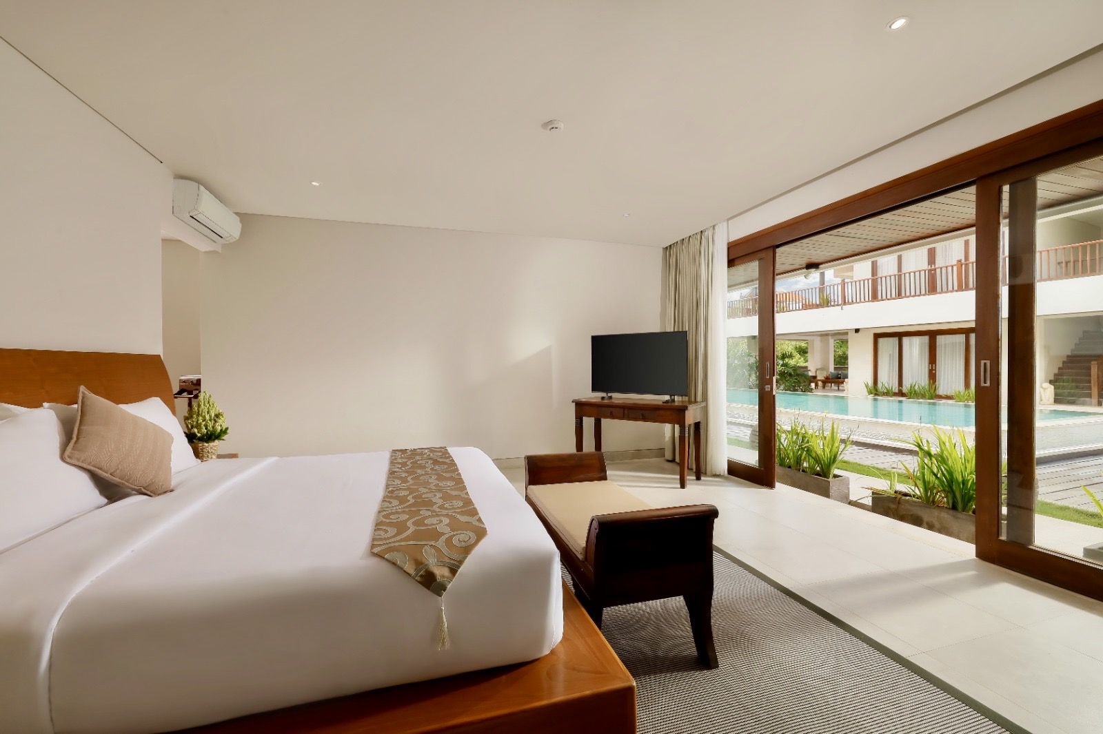 another bedroom with kind size bed for this one.