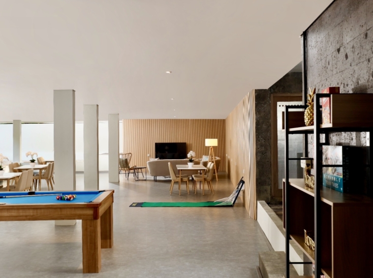 Big living room with pool table