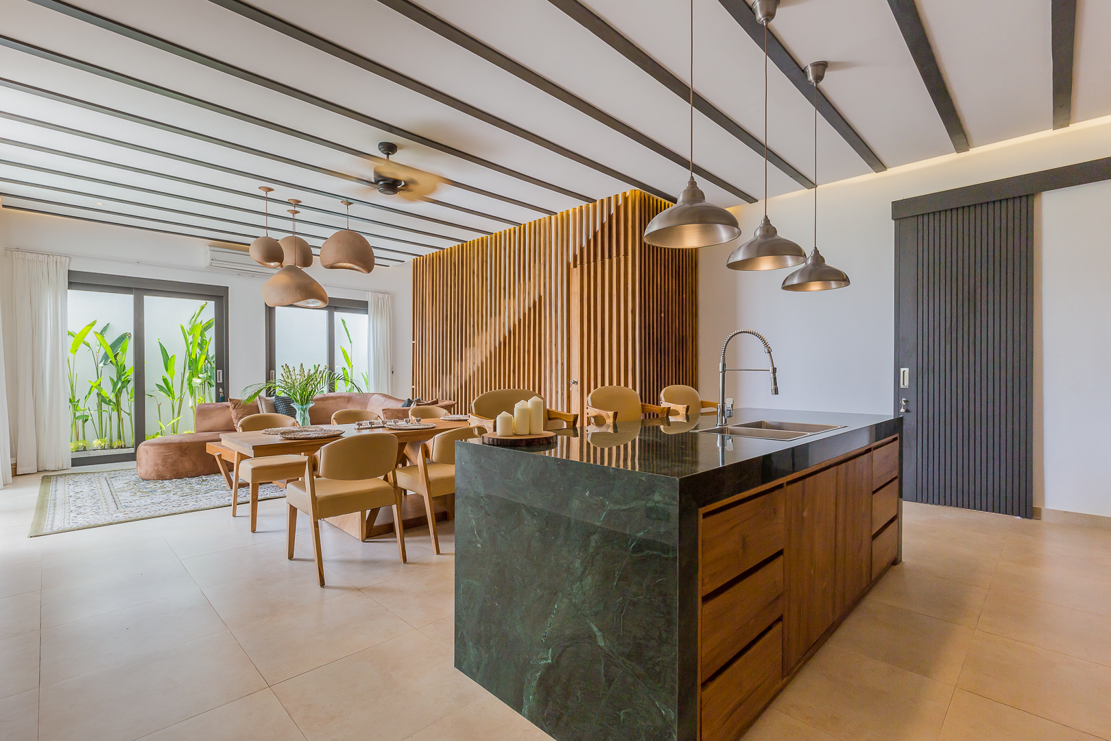 Open-plan living and dining room in Luxury 3 Bedrooms Villa in Prime Umalas