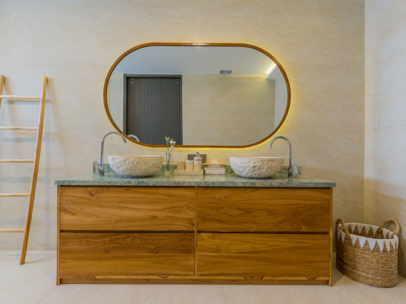 Ensuite bathroom with green marble shower in Luxury 3 Bedrooms Villa in Prime Umalas